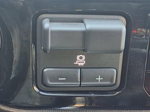 Used 2023 GMC Sierra 1500 SLT image 9