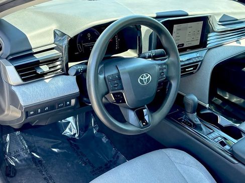 Used 2025 Toyota Camry LE FWD image 9