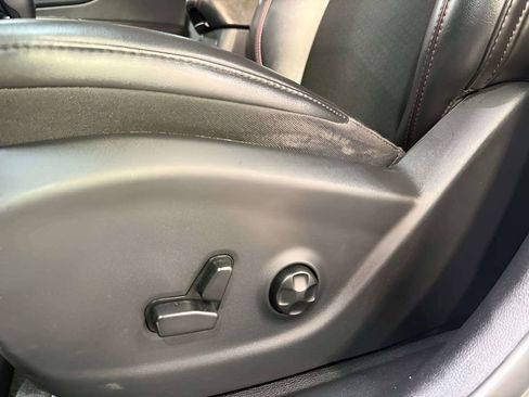 Used 2019 Jeep Cherokee Trailhawk w/ Comfort & Convenience Group AWD/4WD image 23