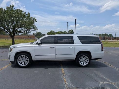 Used 2020 Cadillac Escalade ESV Platinum AWD/4WD image 6