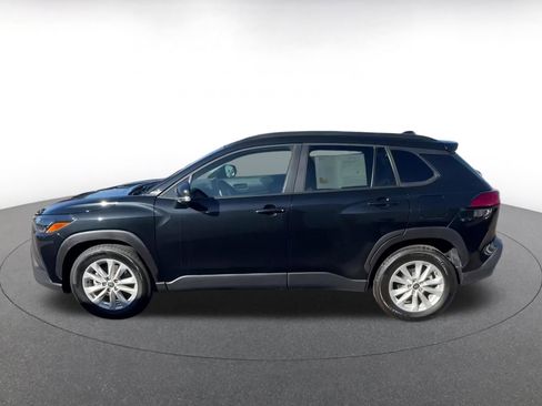 Used 2025 Toyota Corolla Cross LE image 9