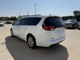 Used 2019 Chrysler Pacifica Touring-L image 3