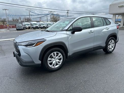 Used 2024 Toyota Corolla Cross L image 2