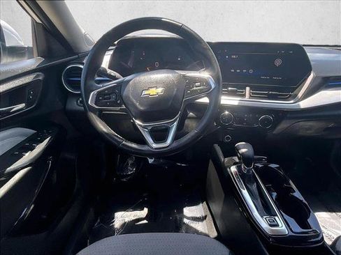 Used 2024 Chevrolet Trax LT w/ Driver Confidence Package FWD image 7