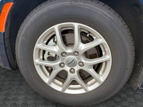 Certified 2023 Chrysler Pacifica Touring-L image 19