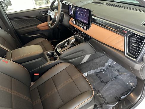 Used 2025 GMC Canyon AT4 image 35