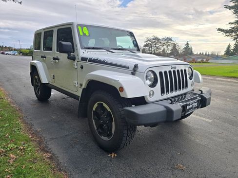 Used 2014 Jeep Wrangler Unlimited Sahara image 9