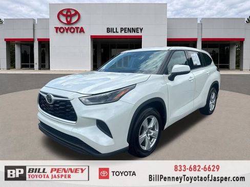Used 2021 Toyota Highlander L FWD image 1