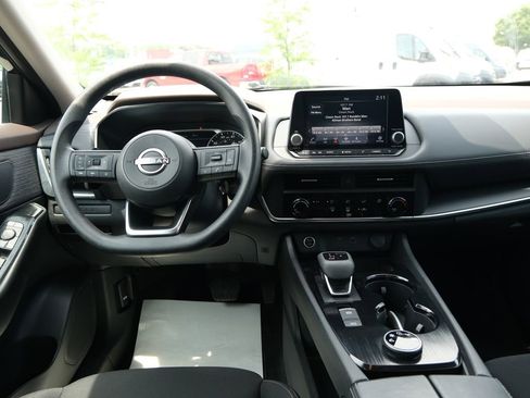 Used 2023 Nissan Rogue S AWD/4WD image 27