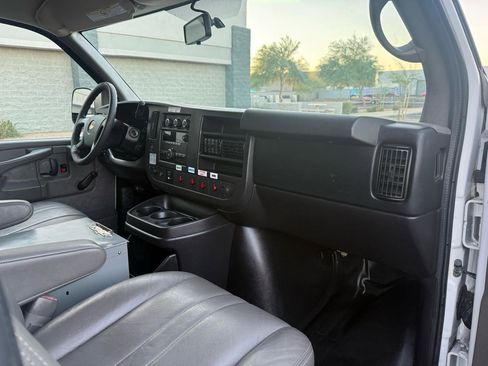 Used 2013 Chevrolet Express 2500 RWD image 13