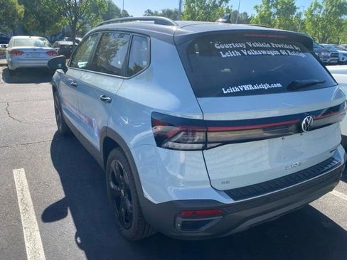 Used 2025 Volkswagen Taos SE image 3