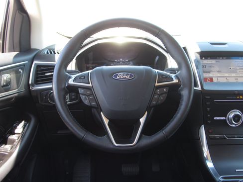 Used 2019 Ford Edge Titanium FWD image 25