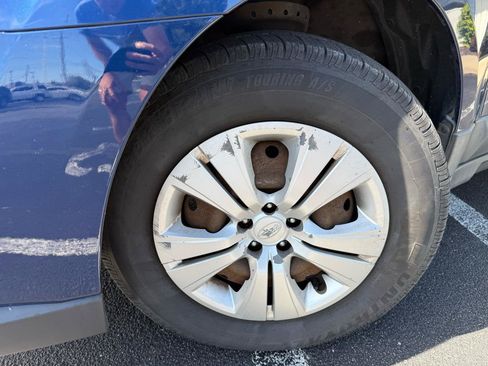 Used 2010 Subaru Outback 2.5i AWD/4WD image 27