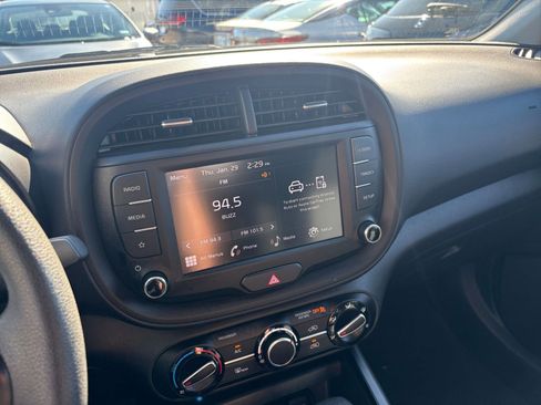 Used 2025 Kia Soul LX w/ LX Technology Package FWD image 20