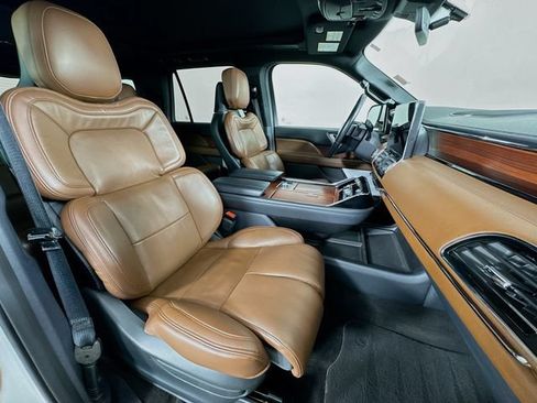 Used 2023 Lincoln Navigator Reserve AWD/4WD image 31