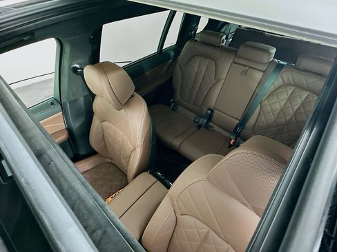 Used 2025 BMW X7 xDrive40i w/ Premium Package image 22