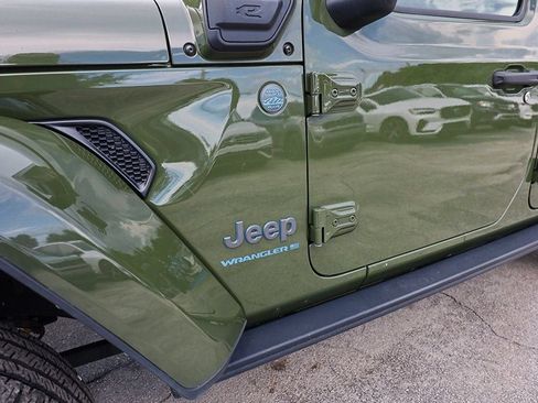 Used 2024 Jeep Wrangler Unlimited w/ Convenience Group AWD/4WD image 10
