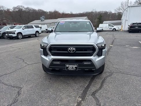 Used 2025 Toyota Tacoma SR5 w/ SR5 Upgrade Package AWD/4WD image 3