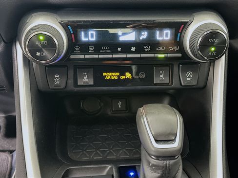 Used 2022 Toyota RAV4 XLE Premium AWD/4WD image 23