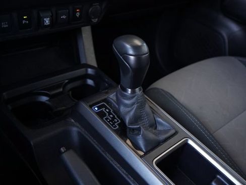 Used 2020 Toyota Tacoma TRD Off-Road w/ Technology Package AWD/4WD image 24