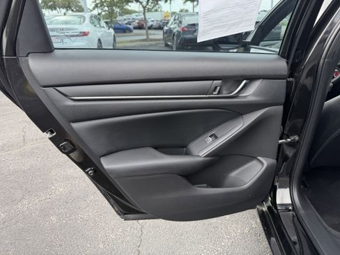 Used 2018 Honda Accord Sport image 19