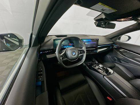 Used 2025 BMW 530i image 18