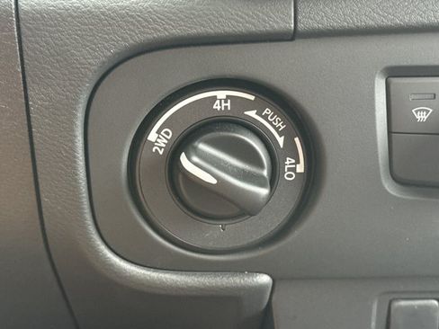 Used 2025 Nissan Frontier PRO-4X AWD/4WD image 19