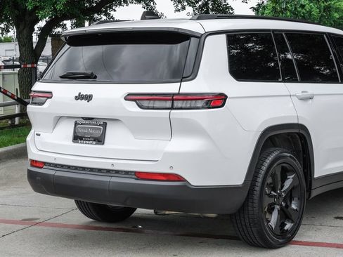 Used 2023 Jeep Grand Cherokee L Laredo RWD image 16