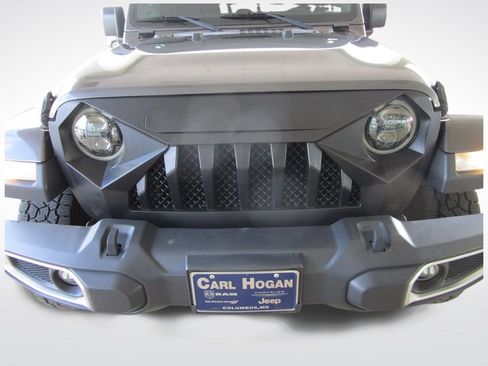Used 2021 Jeep Gladiator Overland w/ Dual Top Group AWD/4WD image 33