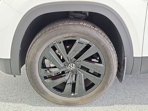 Certified 2023 Volkswagen Atlas Cross Sport SE w/ Black Wheel Package AWD/4WD image 11