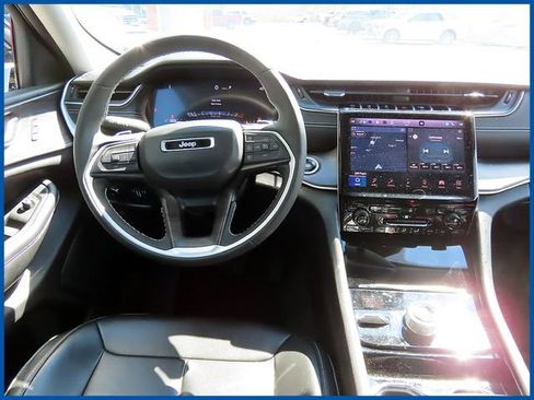 Certified 2023 Jeep Grand Cherokee Limited image 11