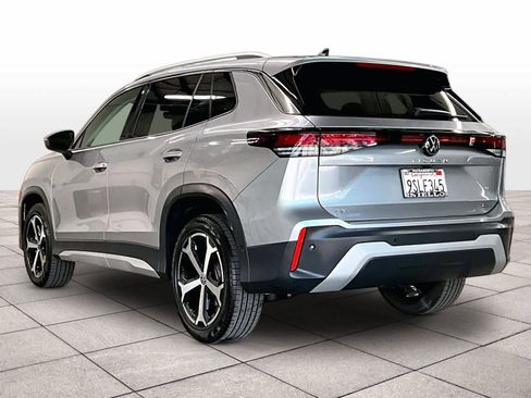 Used 2025 Volkswagen Tiguan SE w/ Panoramic Sunroof Package image 15