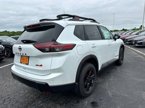 Used 2026 Nissan Rogue SV AWD/4WD image 3