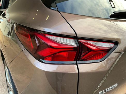 Used 2019 Chevrolet Blazer Premier w/ Sun and Wheels Package FWD image 23