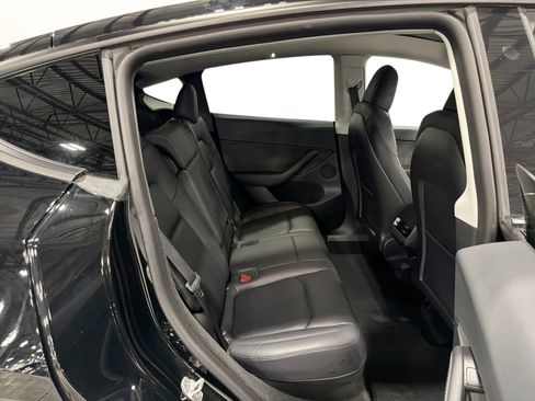 Certified 2023 Tesla Model Y Long Range AWD/4WD image 11