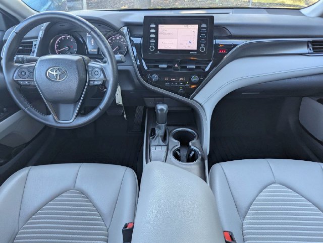 Used 2022 Toyota Camry SE FWD image 6