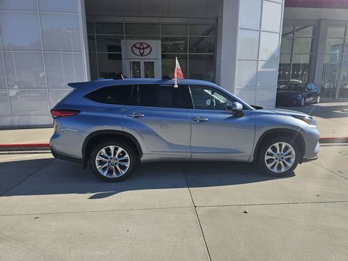 Certified 2021 Toyota Highlander Limited image 3