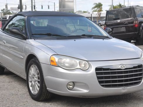 Used 2005 Chrysler Sebring Touring FWD image 3