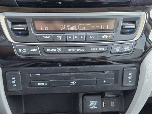 Used 2018 Honda Pilot Touring image 18