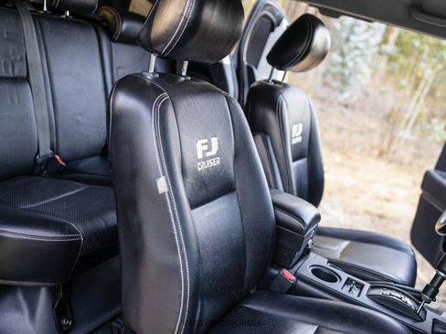 Used 2007 Toyota FJ Cruiser 4WD w/ TRD Special Edition image 67
