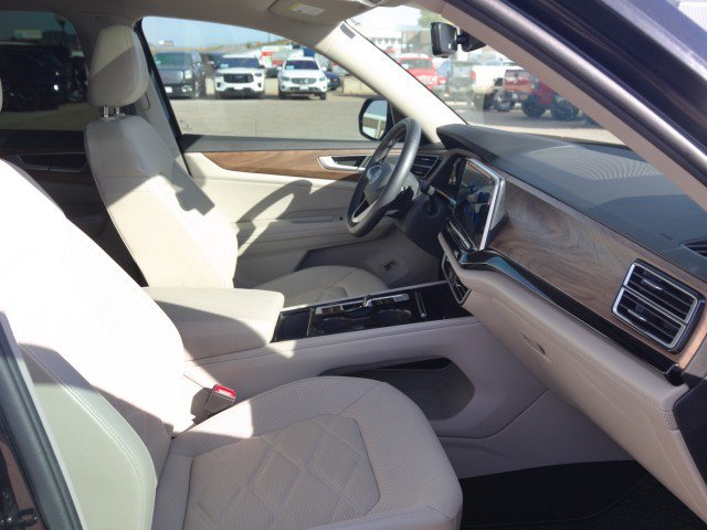 Used 2024 Volkswagen Atlas SE w/ Panoramic Sunroof Package FWD image 32