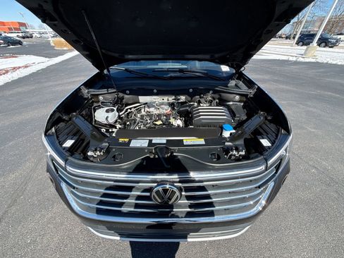 Used 2024 Volkswagen Atlas SE w/ Black Wheel Package image 27