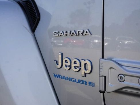 Used 2024 Jeep Wrangler Unlimited Sahara AWD/4WD image 9