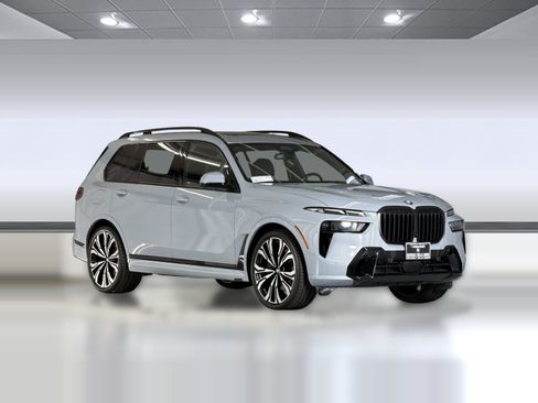 Used 2024 BMW X7 xDrive40i w/ M Sport Package AWD/4WD image 7