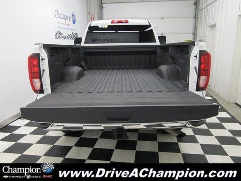 Used 2024 GMC Sierra 2500 Pro w/ Convenience Package image 16