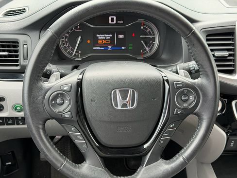 Used 2017 Honda Pilot Touring image 21
