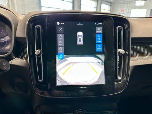 Used 2021 Volvo XC40 P8 Recharge w/ Advanced Package AWD/4WD image 10