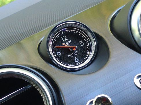 Used 2020 Bentley Bentayga Plug-In Hybrid image 64