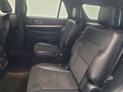 Used 2018 Ford Explorer XLT w/ Equipment Group 202A image 18