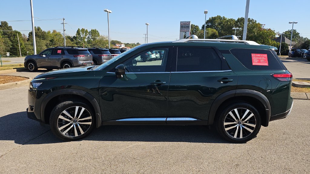 Certified 2025 Nissan Pathfinder Platinum w/ Black Appearance Package AWD/4WD image 20